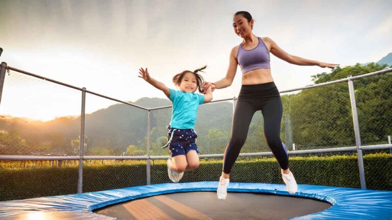Trampolinspringen: Mit Spaß zur besseren Fitness
